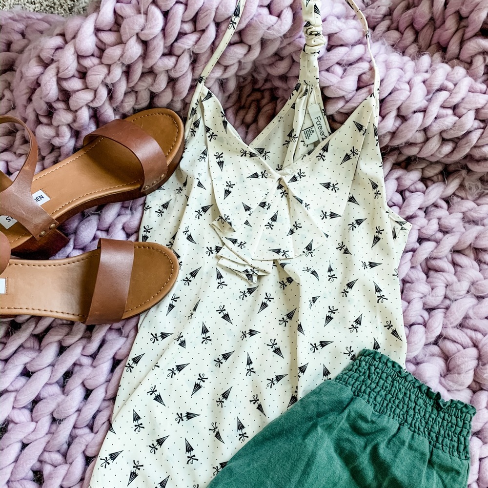 Bunched Razor back• umbrella print cream top✨